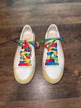 SAINT LAURENT White leather sneakers with rainbow shoelaces